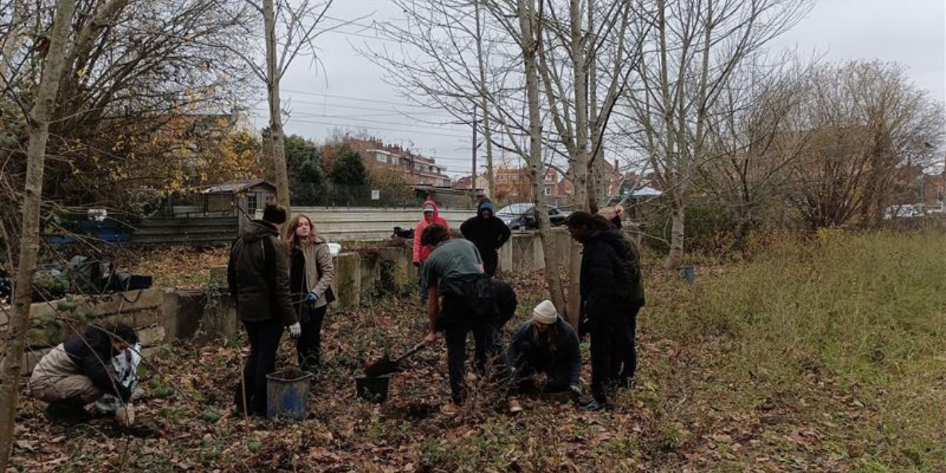 Double partenariat pour une haie sur le Refuge de Freyssinet